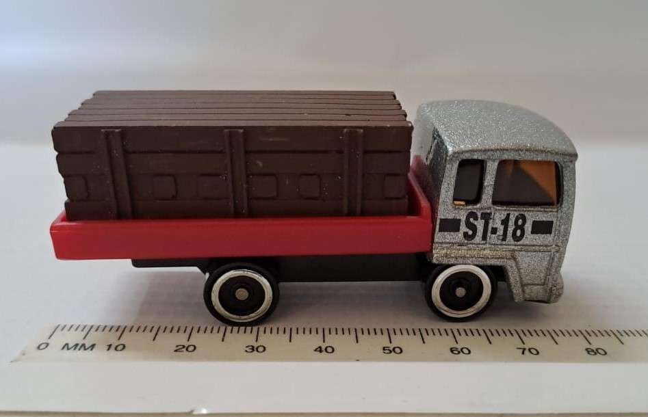 Model Trains/Cars HO-Scale 1 x Track with load.