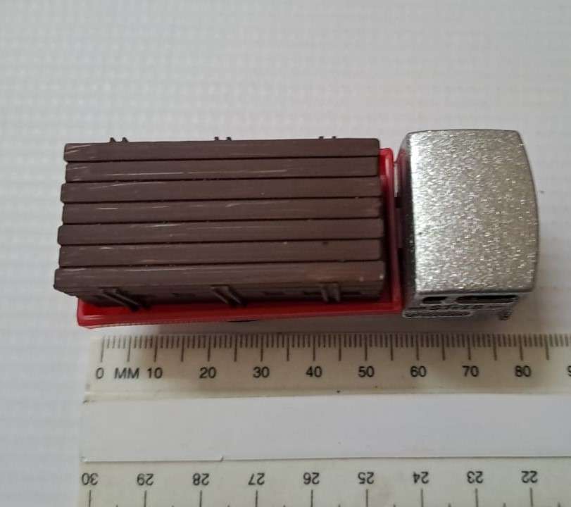 Model Trains/Cars HO-Scale 1 x Track with load.