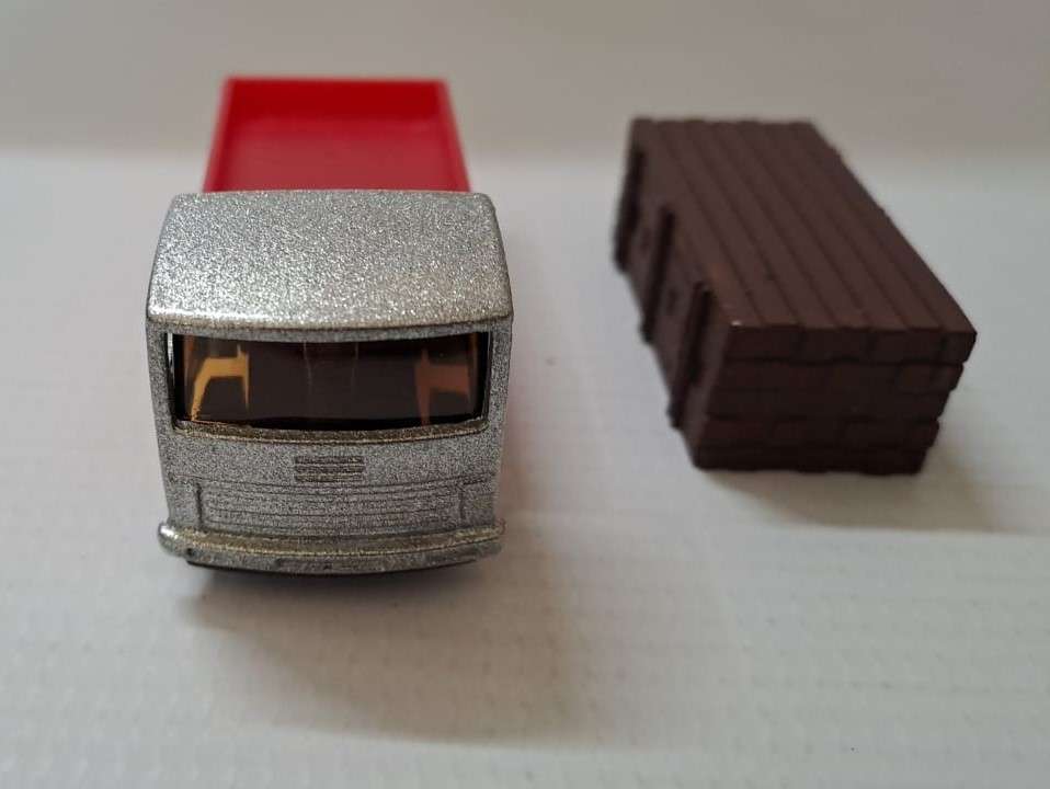 Model Trains/Cars HO-Scale 1 x Track with load.