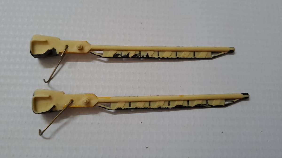 Model Trains HO-Scale 1 x Bag of 2 x Two plastic Railway replacing crossing gates only.