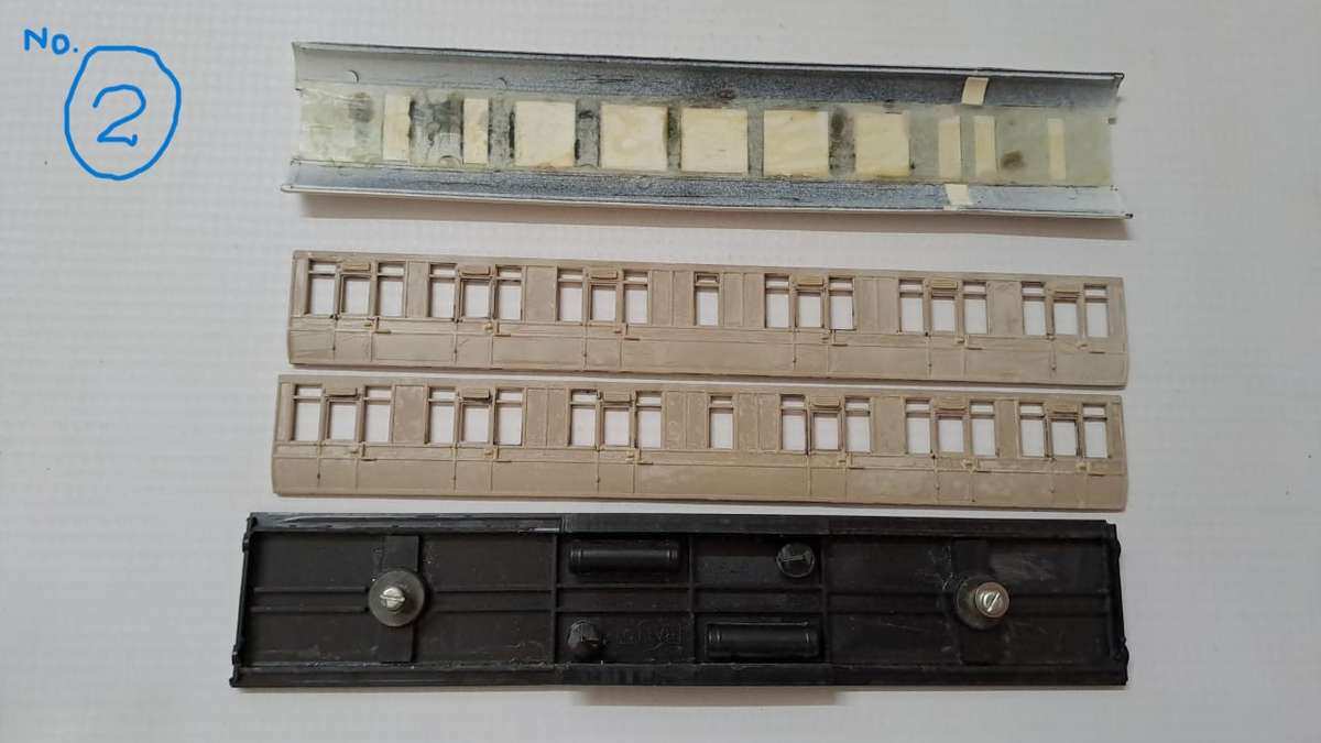 Model Trains HO-Scale 1 x Bag with two Passenger coaches as is. Selling as scrap.