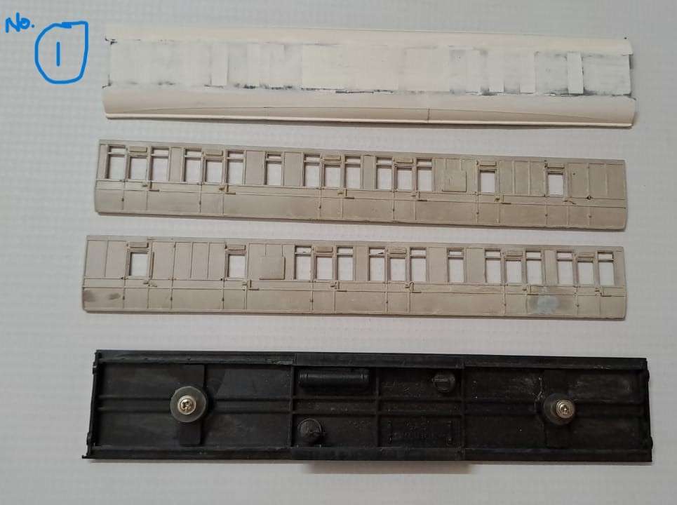 Model Trains HO-Scale 1 x Bag with two Passenger coaches as is. Selling as scrap.