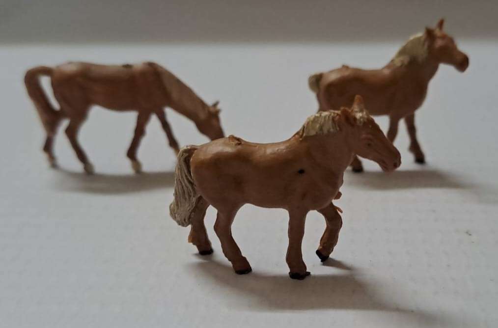 Model Trains HO-Scale 1 x Pack of Animals - Horses (3 units).