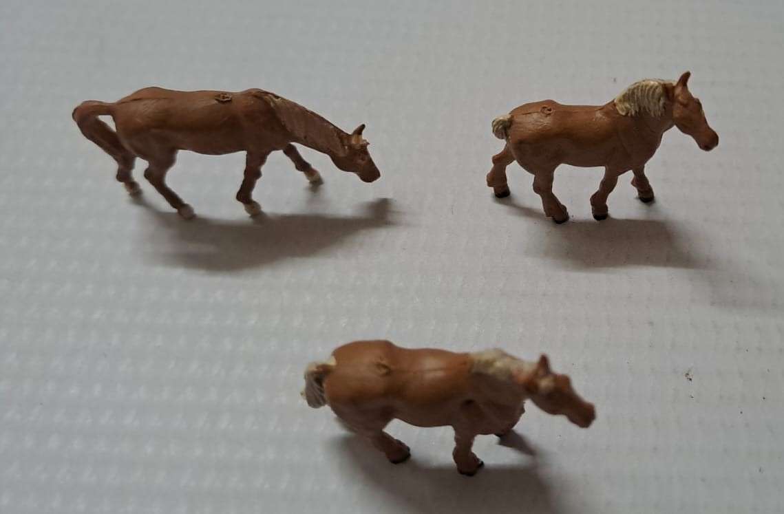 Model Trains HO-Scale 1 x Pack of Animals - Horses (3 units).