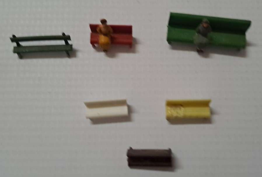 Model Trains 1:87 HO 1 x Bag of 6 Benches and 2 x Figures.