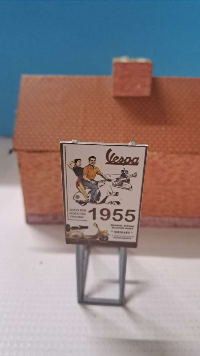 Model Trains HO 1 x Billboard 1955 + Vespa - 30mm x 41mm x 82mm