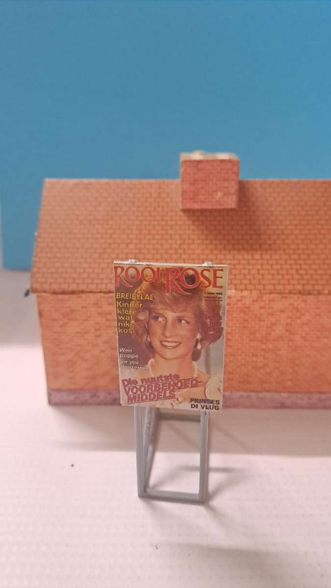 Model Trains HO 1 x Billboard 1983 + Rooi Rose - Lady Diana - 30mm x 41mm x 82mm