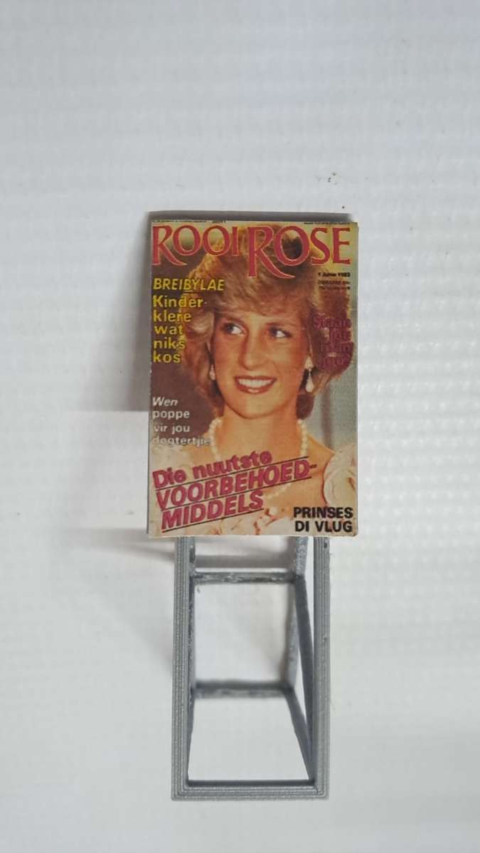 Model Trains HO 1 x Billboard 1983 + Rooi Rose - Lady Diana - 30mm x 41mm x 82mm