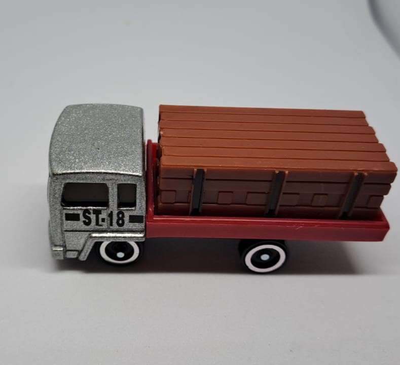 Model Trains/Cars HO-Scale 1 x Track with load.