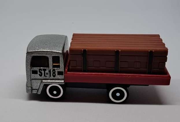 Model Trains/Cars HO-Scale 1 x Track with load.