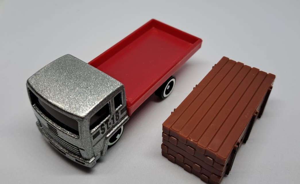 Model Trains/Cars HO-Scale 1 x Track with load.