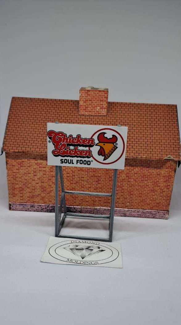 Model Trains HO 1 x Billboard 1980 + Chicken Licken - Soul Food - 50mm x 41mm x 82mm