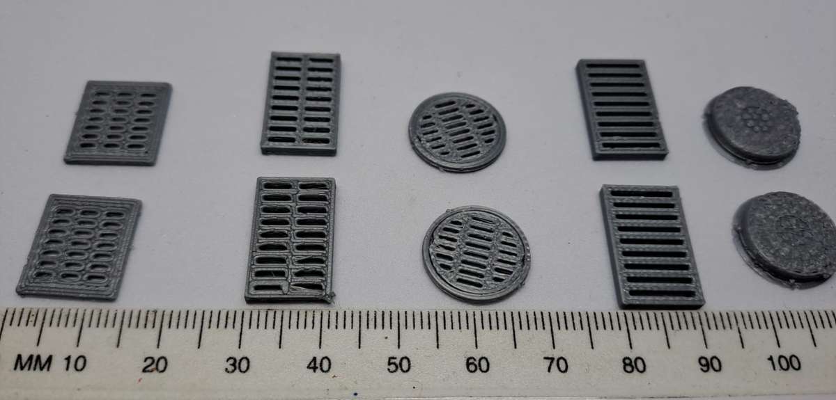 Model Trains 1:87 HO - Drain covers & manhole covers (x10) - Various