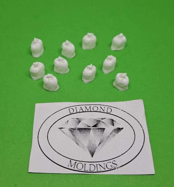 Model Trains N Scale - Flour bags (Lose, Upright) (10 pack) - 8mm x 5mm x 10mm