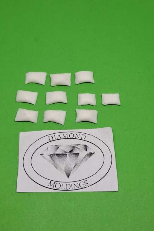 Model Trains N Scale - Flour bags (Lose, Laying down) (10 pack) - 11mm x 7mm x 3mm