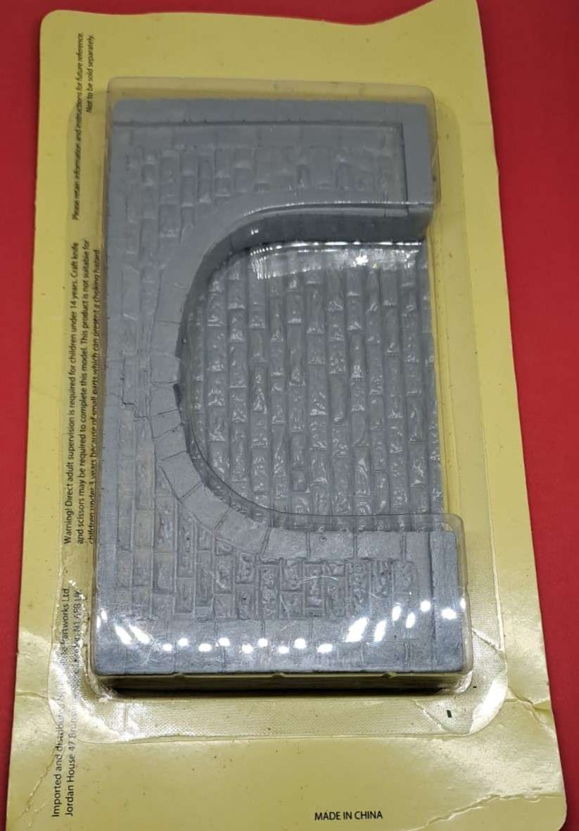 Model Trains HO/OO Scale 1 x Pack with Hachette partworks model train layout parts.