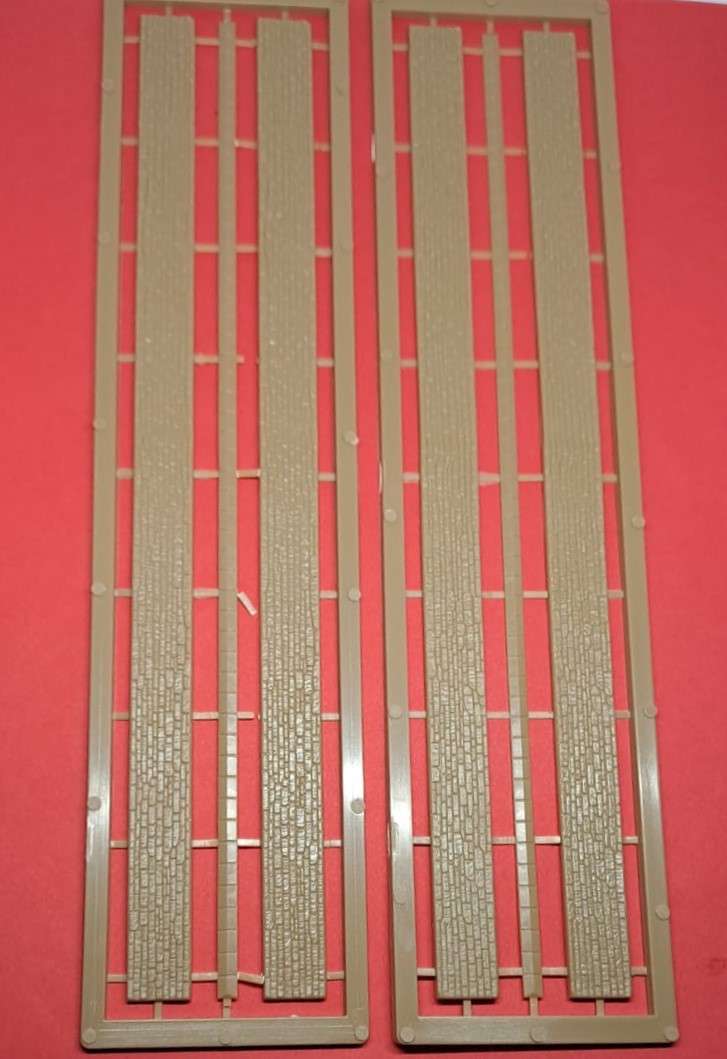 Model Trains HO/OO Scale 1 x Pack with 2 Hachette partworks model train layout parts.