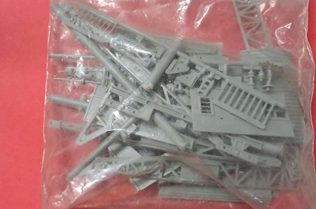 Model Trains/Track OO/HO  1 x Travelling Crane Kit.