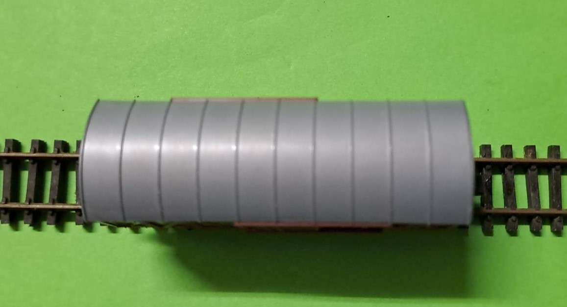 Model Trains N Scale 1 x Lima Closed Hopper.