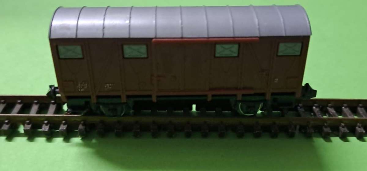 Model Trains N Scale 1 x Lima Closed Hopper.