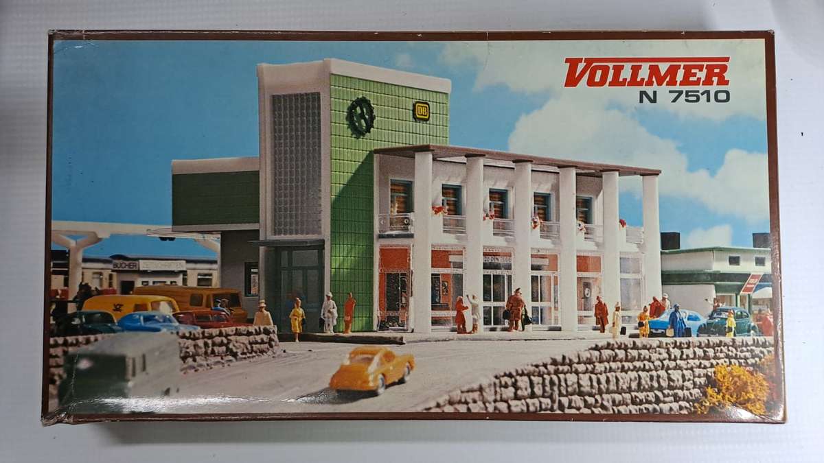 Model Trains N Scale 1 x Vollmer Modern Branch line Station Building. 157 x 125 x 76mm