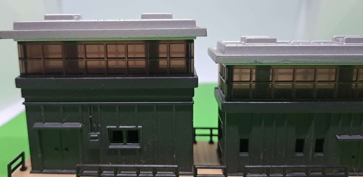 Model Trains N Scale 1 x Control Tower Building. No steps.