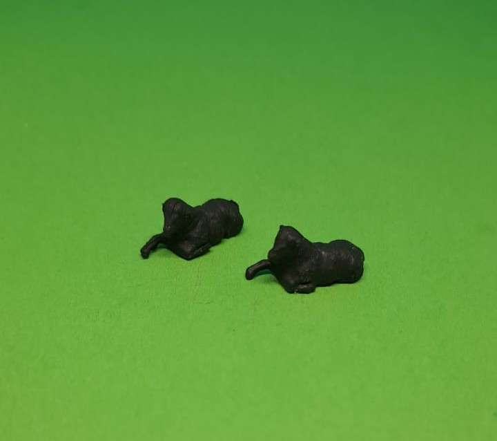 Model Trains HO 1 x Pack of 2 laying black sheep.