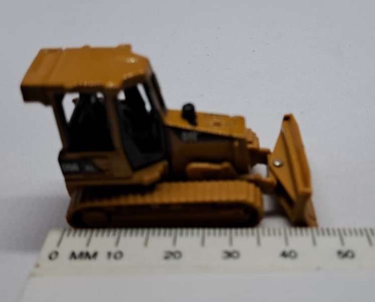 Model Trains/Track HO/N 1 x CAT Bulldozer. 46 x 25 x 31mm
