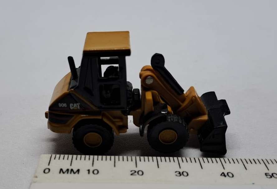 Model Trains/Track HO/N 1 x CAT Loader. 46 x 17 x 27mm