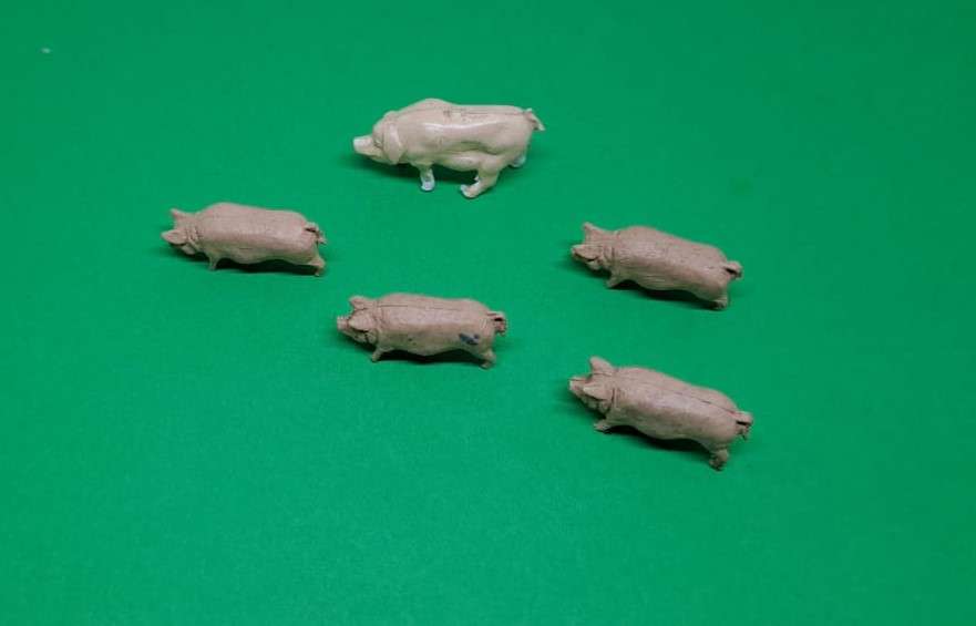 Model Trains HO 1 x Pack of 5 Pigs.