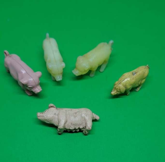 Model Trains HO 1 x Pack of 5 Pigs.