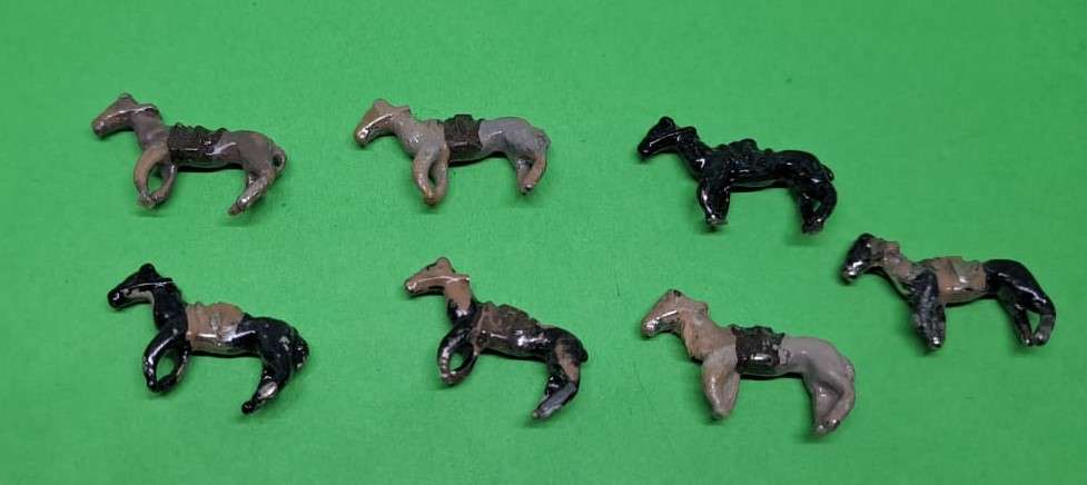 Model Trains N Scale 1 x Pack of 7 metal horses.
