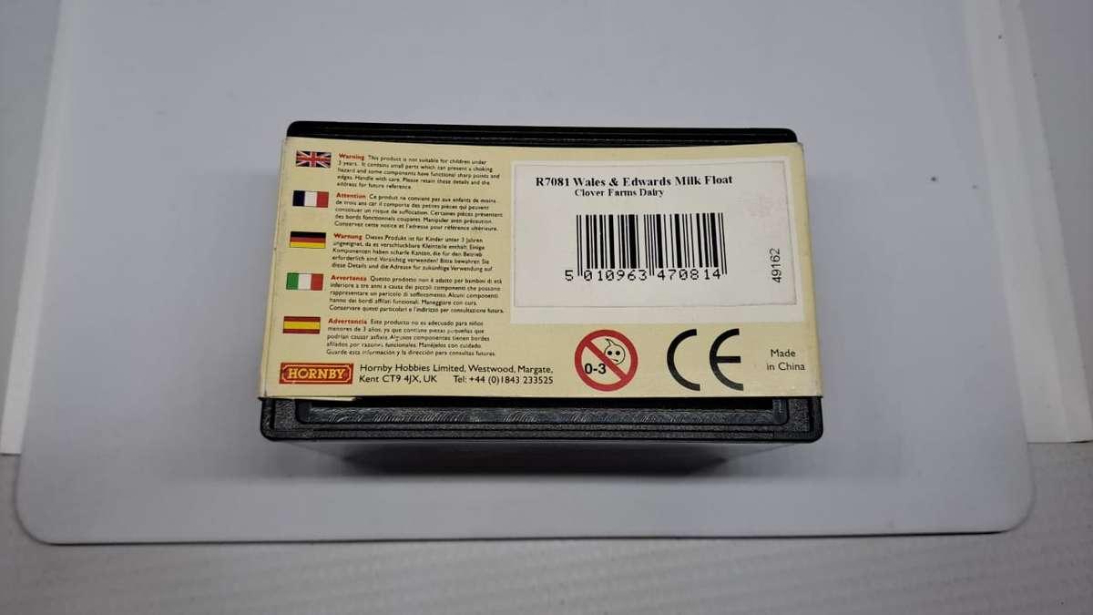 Model Trains OO 1/76 Scale 1 x Hornby - Milk Float - Clover Farms Dairy.