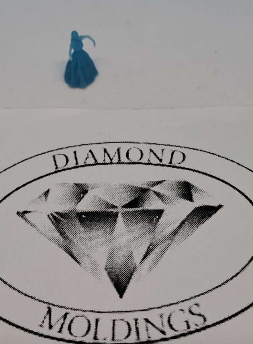 Model Trains N-Scale 1 x Dancing Lady Figures. (Unpainted)