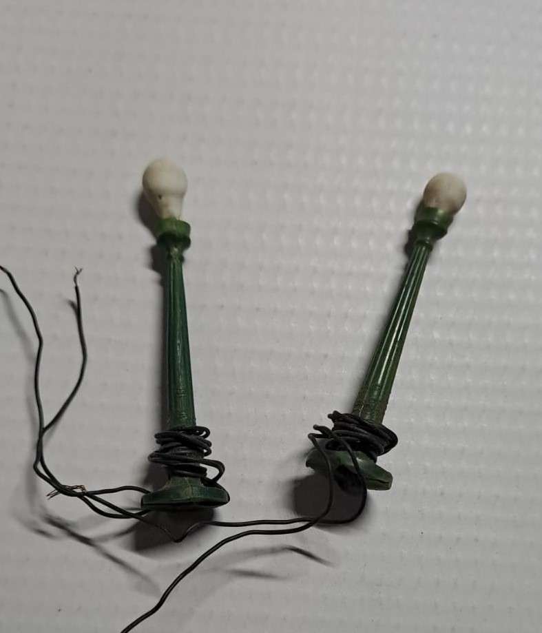 Model Trains HO 1 x Bag with x2 metal working lights.