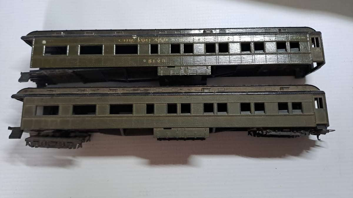 Model Trains H0 Coaches x2. Sold as is.