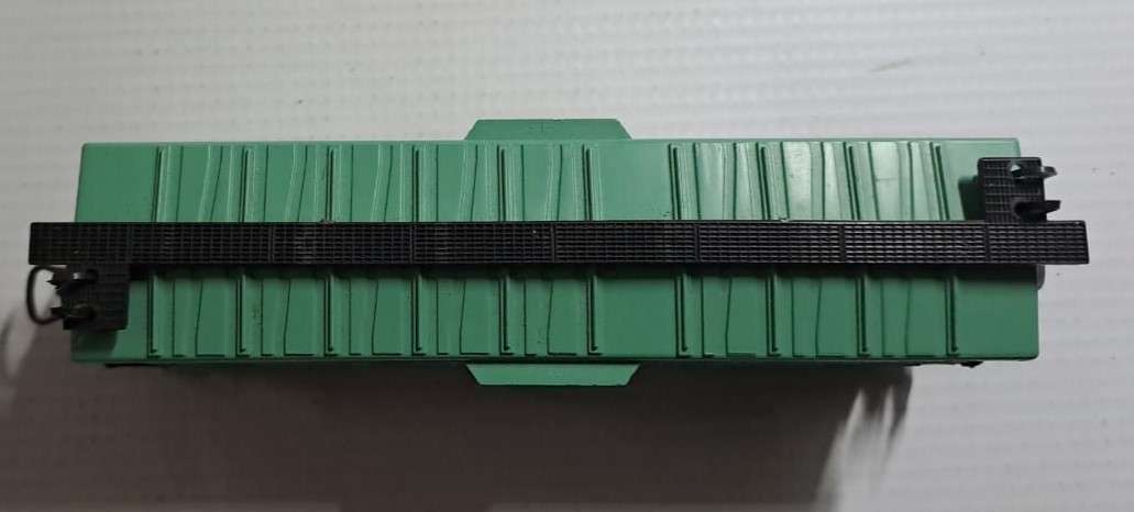 Model Trains H0 Lima New York Central System Caboose, with plastic wheels & Lima couplers. Boxed