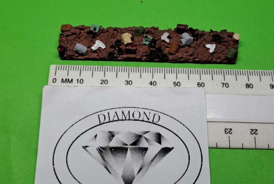 Model Trains N Scale - Mineral Load - Minerals (x1) Arnold Rapido Scrap Metal (Longer- 77 x 15 x 5mm