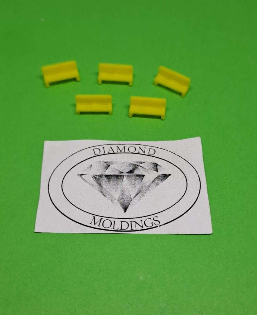 Model Trains N Scale - Station/Park Benches (x5) Yellow - 12mm x 3mm x 6mm