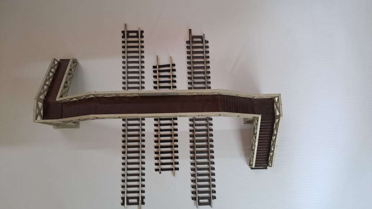 Model Trains HO Scale 1 x Railway footbridge. See pics.  272mm x 90mm x 90mm