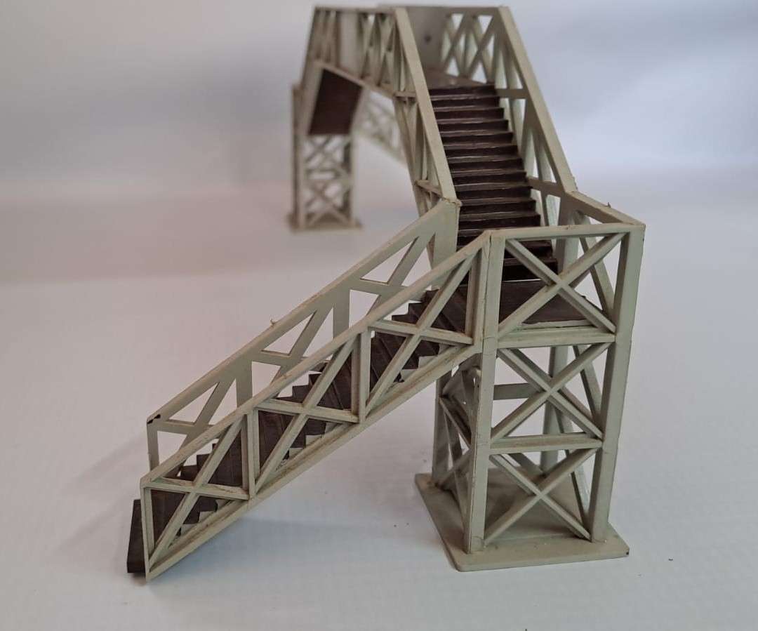 Model Trains HO Scale 1 x Railway footbridge. See pics.  272mm x 90mm x 90mm