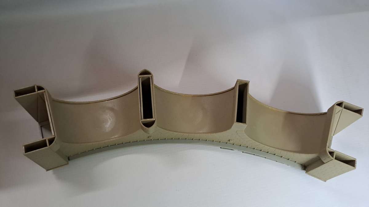Model Trains HO Scale 1 x Railway Curved bridge. See pics. 340mm x 80mm x 70mm.