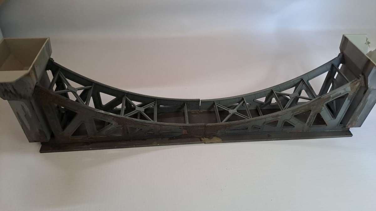 Model Trains HO Scale 1 x Railway bridge. See pics.  370mm x 65mm x 100mm