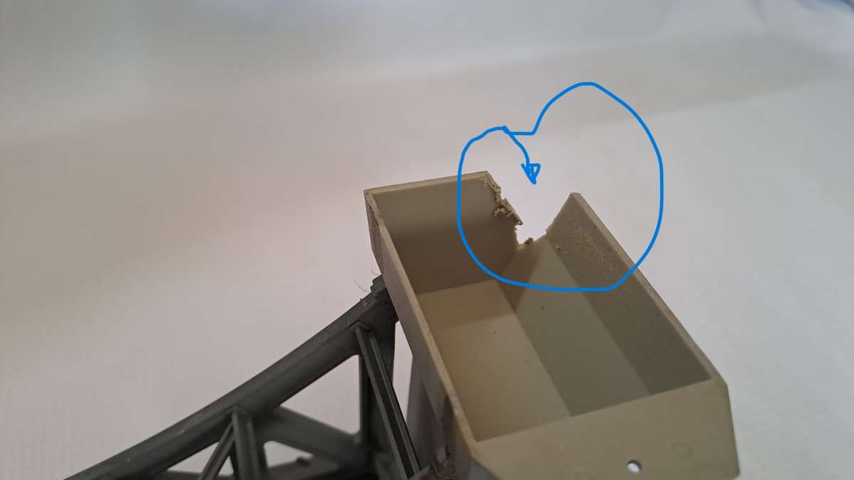 Model Trains HO Scale 1 x Railway bridge. See pics.  370mm x 65mm x 100mm