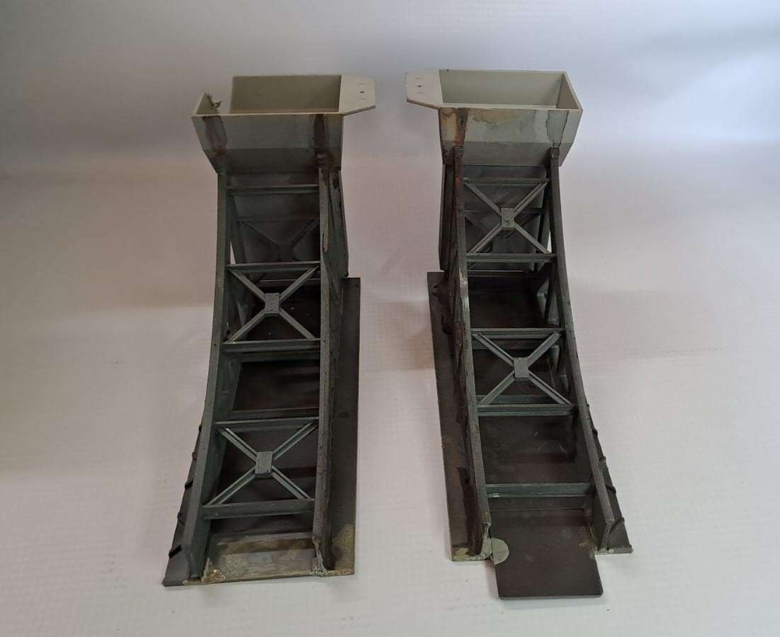 Model Trains HO Scale 1 x Railway bridge. See pics.  370mm x 65mm x 100mm