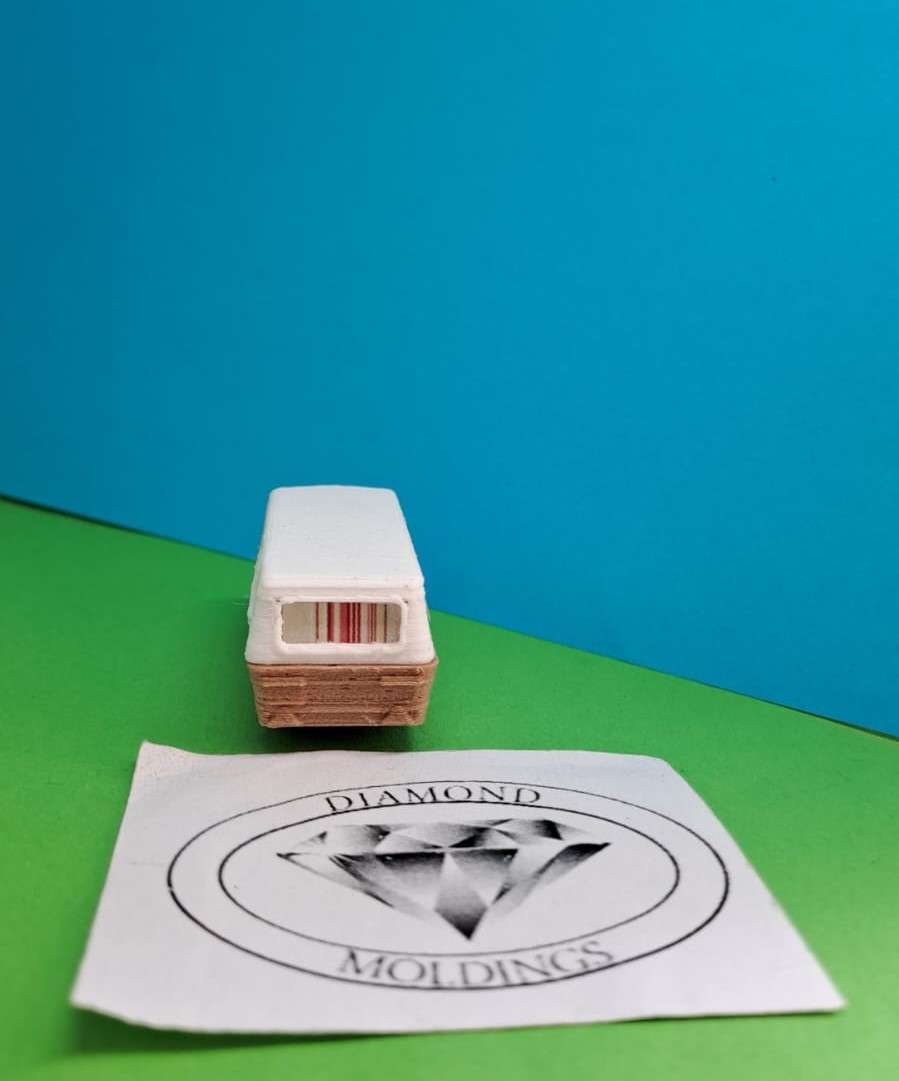 Model Trains HO 1 x Caravan Double Axis - Two tone color (Brown) - 64mm x 22mm x 22mm