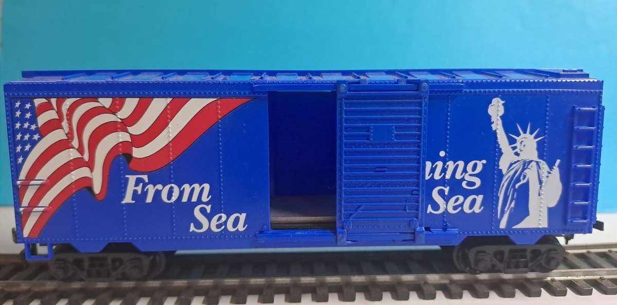 Model Trains HO 1 x Life-Like - Box Wagon - From Sea to Shining Sea, with plastic wheels & Horn Hook