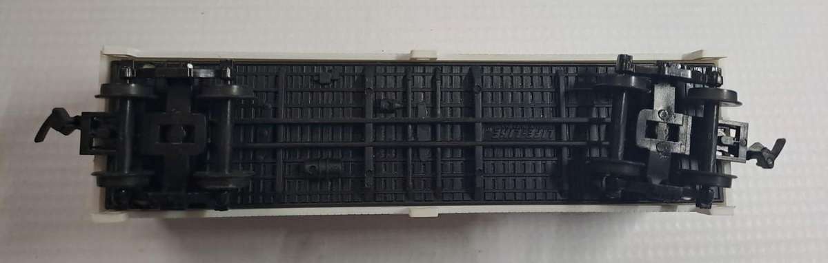Model Trains HO 1 x Life-Like, Box Wagon-God Bless America, with plastic wheels & Horn Hook couplers