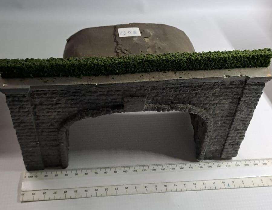 Model Trains HO Scale - 1 x Double Train tunnel Entrance (Solid casting). 225mm x 110mm x 135mm.