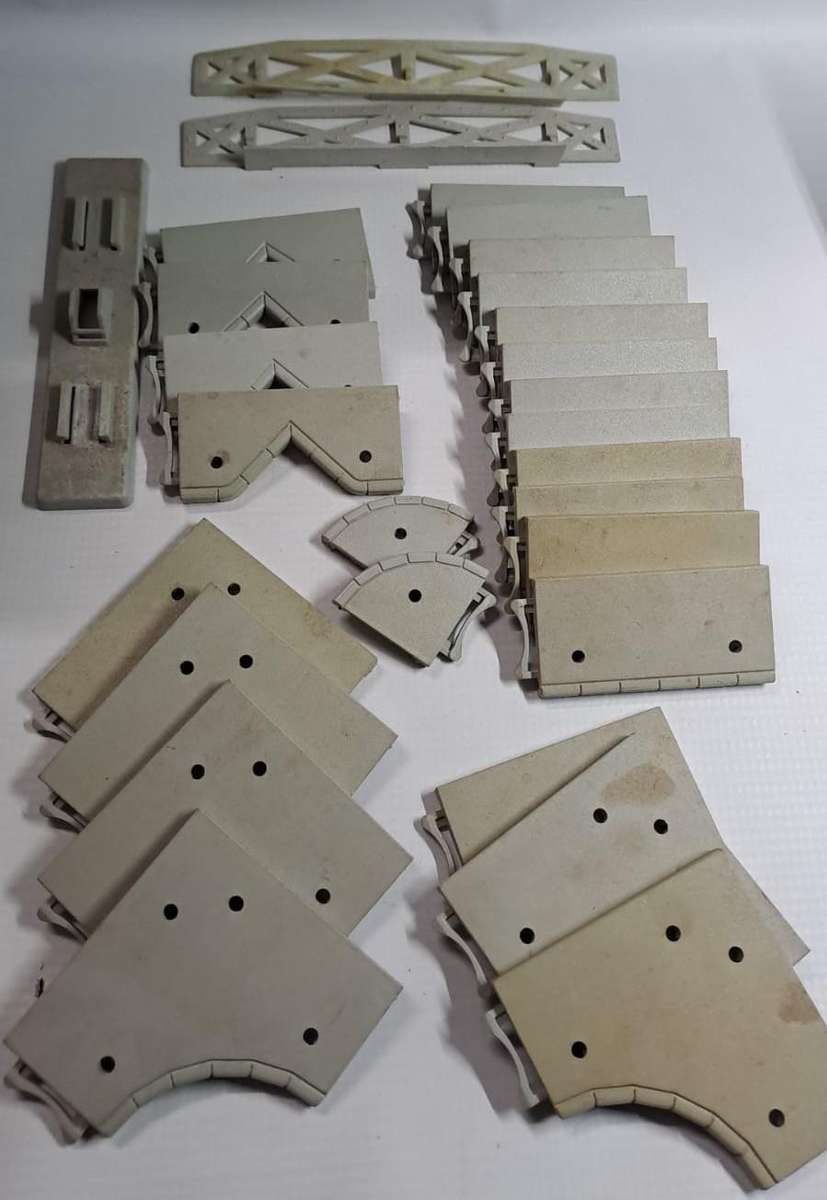 Model Trains HO 1 x Bag with sidewalks and more. 28 pieces. See pictures.